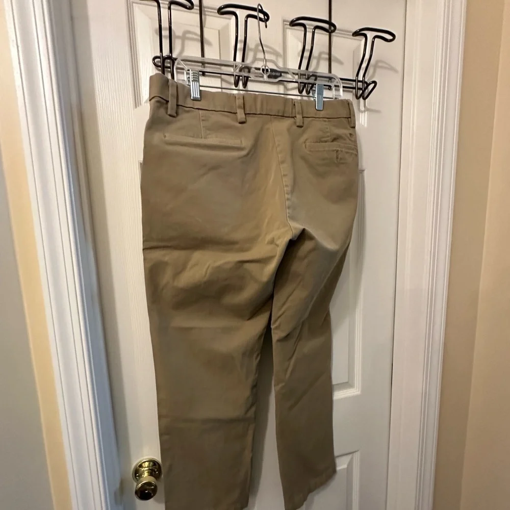 Dockers flat front khaki pants, size 34x30, great condition!